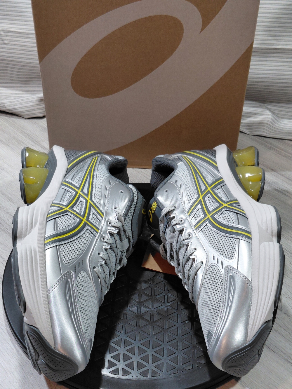 NWT ASICS Men’s GEL KINETIC FLUENT Running Shoes Glacier/ Steel Grey SIZE M10 - Picture 7 of 16